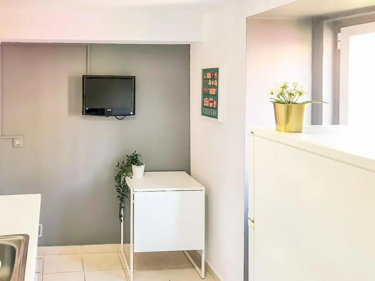 Cozy Charming Flat In Flowers Garden! Apartment Lisbon
